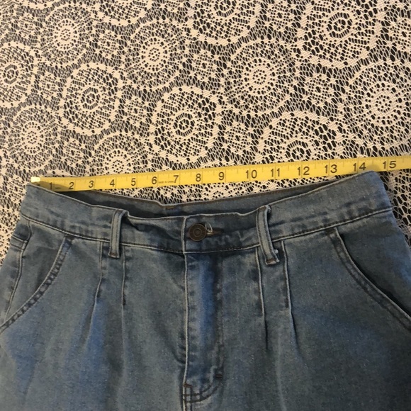 Aaron & Amber Denim Shorts Size Large Womens - Picture 6 of 9